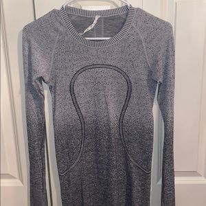 Lululemon Long sleeve T-shirt